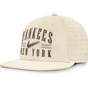 bone-plano-bege-justo-dri-fit-true-structured-aero-bill-da-new-york-yankees-mlb-da-nike