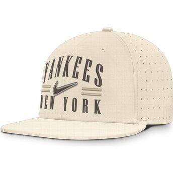 Boné plano bege justo Dri-Fit True Structured Aero Bill da New York Yankees MLB da Nike