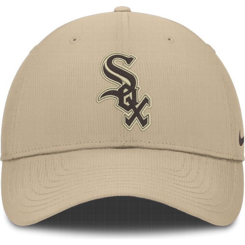 bone-curvo-bege-ajustavel-com-logo-castanho-club-structured-uv-poly-ripstop-da-chicago-white-sox-mlb-da-nike bone-curvo-bege-ajustavel-com-logo-castanho-club-structured-uv-poly-ripstop-da-chicago-white-sox-mlb-da-nike