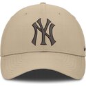 bone-curvo-bege-ajustavel-com-logo-castanho-club-structured-uv-poly-ripstop-da-new-york-yankees-mlb-da-nike