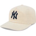 bone-curvo-bege-ajustavel-com-logo-azul-marinho-19twenty-na-lifestyle-f1-da-new-york-yankees-mlb-da-new-era