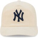 bone-curvo-bege-ajustavel-com-logo-azul-marinho-19twenty-na-lifestyle-f1-da-new-york-yankees-mlb-da-new-era