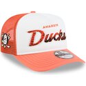 bone-trucker-laranja-e-branco-9fifty-a-frame-na-lifestyle-f1-da-anaheim-ducks-nhl-da-new-era