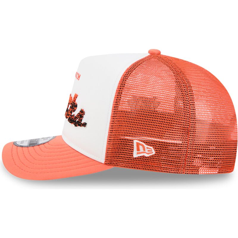 bone-trucker-laranja-e-branco-9fifty-a-frame-na-lifestyle-f1-da-anaheim-ducks-nhl-da-new-era