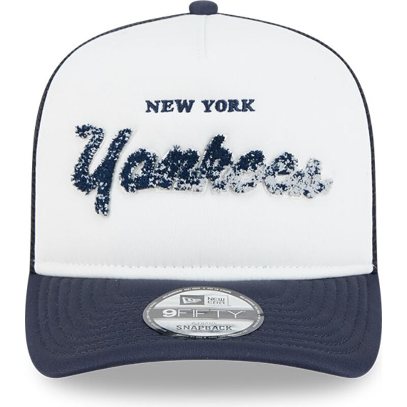 bone-trucker-azul-marinho-e-branco-9fifty-a-frame-na-lifestyle-f1-da-new-york-yankees-mlb-da-new-era