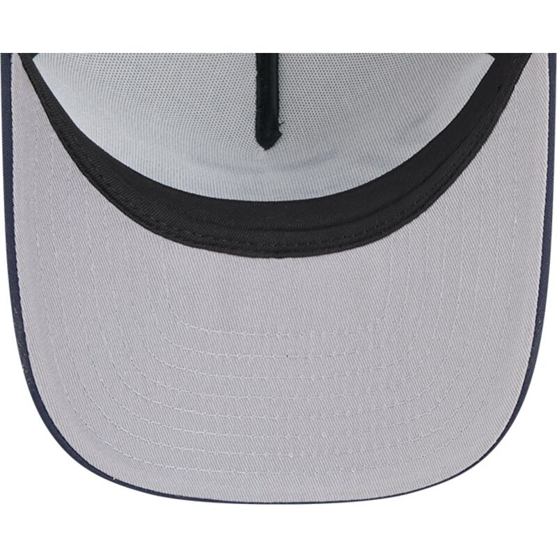 bone-trucker-azul-marinho-e-branco-9fifty-a-frame-na-lifestyle-f1-da-new-york-yankees-mlb-da-new-era