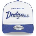 bone-trucker-azul-e-branco-9fifty-a-frame-na-lifestyle-f1-da-los-angeles-dodgers-mlb-da-new-era