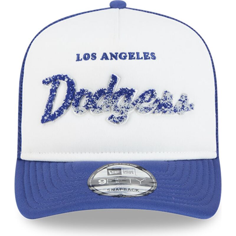 bone-trucker-azul-e-branco-9fifty-a-frame-na-lifestyle-f1-da-los-angeles-dodgers-mlb-da-new-era
