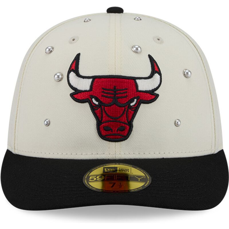 bone-curvo-bege-e-preto-justo-59fifty-beads-na-lifestyle-f1-da-chicago-bulls-nba-da-new-era