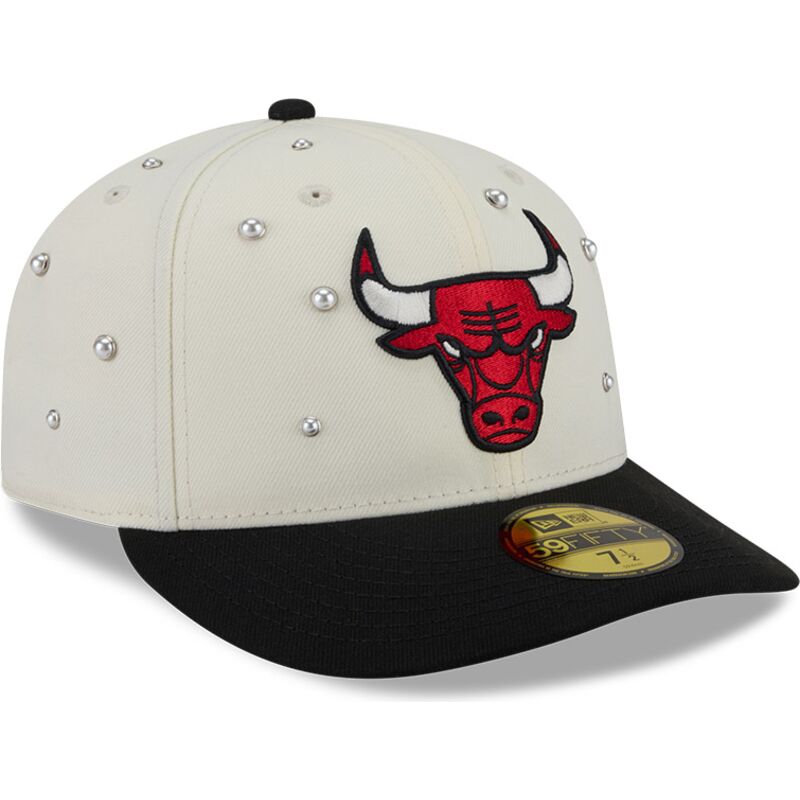 bone-curvo-bege-e-preto-justo-59fifty-beads-na-lifestyle-f1-da-chicago-bulls-nba-da-new-era