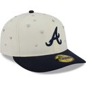 bone-curvo-bege-e-azul-marinho-justo-59fifty-beads-na-lifestyle-f1-da-atlanta-braves-mlb-da-new-era