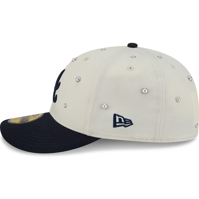 bone-curvo-bege-e-azul-marinho-justo-59fifty-beads-na-lifestyle-f1-da-atlanta-braves-mlb-da-new-era bone-curvo-bege-e-azul-marinho-justo-59fifty-beads-na-lifestyle-f1-da-atlanta-braves-mlb-da-new-era