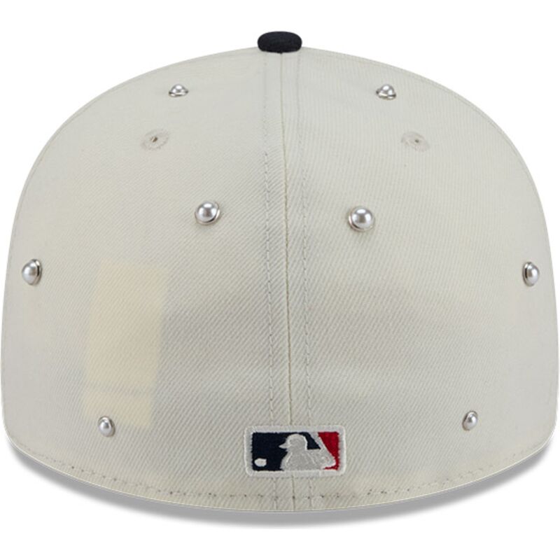 bone-curvo-bege-e-azul-marinho-justo-59fifty-beads-na-lifestyle-f1-da-atlanta-braves-mlb-da-new-era bone-curvo-bege-e-azul-marinho-justo-59fifty-beads-na-lifestyle-f1-da-atlanta-braves-mlb-da-new-era