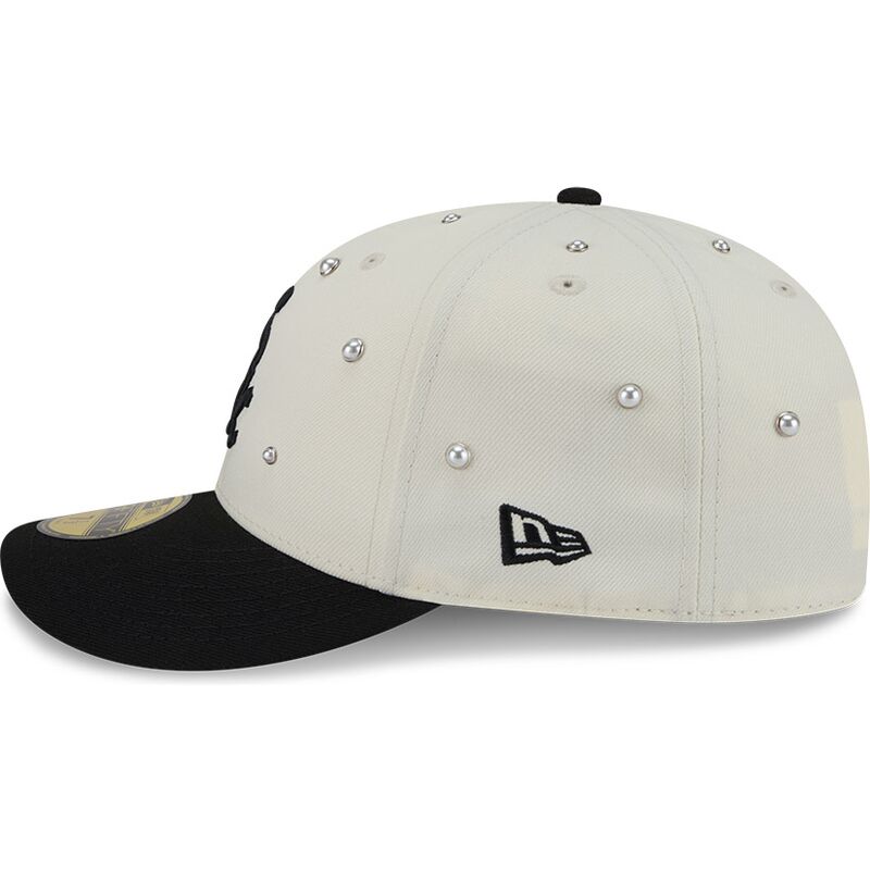 bone-curvo-bege-e-preto-justo-59fifty-beads-na-lifestyle-f1-da-chicago-white-sox-mlb-da-new-era