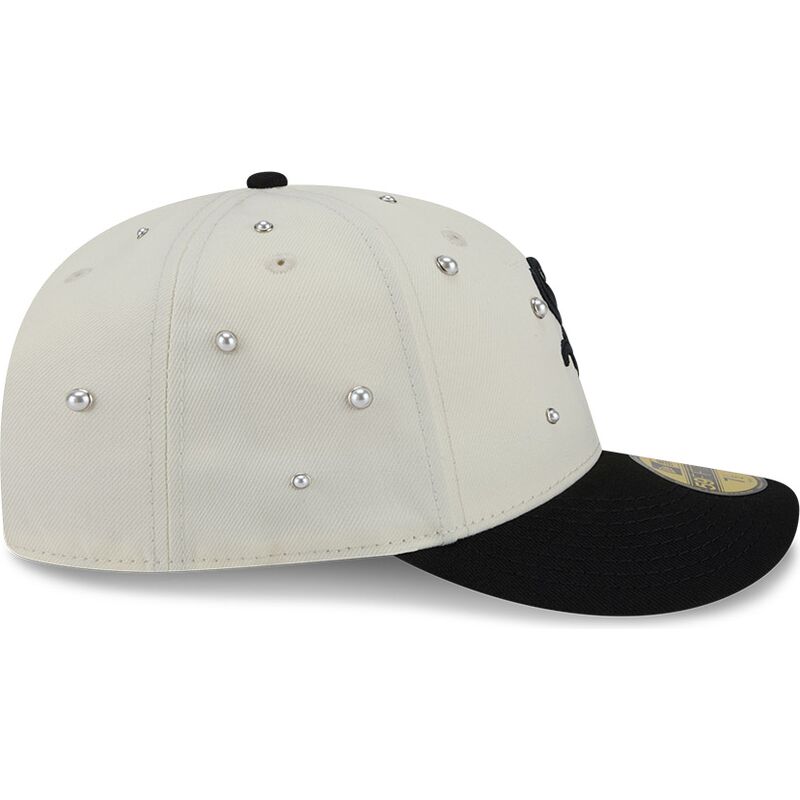 bone-curvo-bege-e-preto-justo-59fifty-beads-na-lifestyle-f1-da-chicago-white-sox-mlb-da-new-era