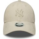 bone-curvo-bege-ajustavel-para-mulheres-com-logo-bege-9forty-cord-da-new-york-yankees-mlb-da-new-era