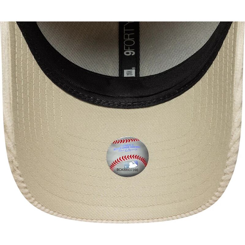 bone-curvo-bege-ajustavel-para-mulheres-com-logo-bege-9forty-cord-da-new-york-yankees-mlb-da-new-era