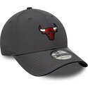 bone-curvo-cinza-ajustavel-9forty-recycled-da-chicago-bulls-nba-da-new-era