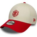 bone-curvo-bege-e-vermelho-ajustavel-para-crianca-9forty-contrast-da-manchester-united-football-club-premier-league-da-new-era