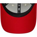 bone-curvo-bege-e-vermelho-ajustavel-para-crianca-9forty-contrast-da-manchester-united-football-club-premier-league-da-new-era