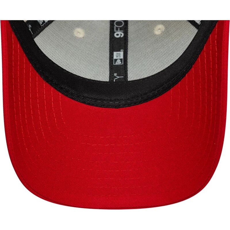 bone-curvo-bege-e-vermelho-ajustavel-para-crianca-9forty-contrast-da-manchester-united-football-club-premier-league-da-new-era
