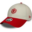 bone-curvo-bege-e-vermelho-ajustavel-para-mulheres-9forty-contrast-da-manchester-united-football-club-premier-league-da-new-era