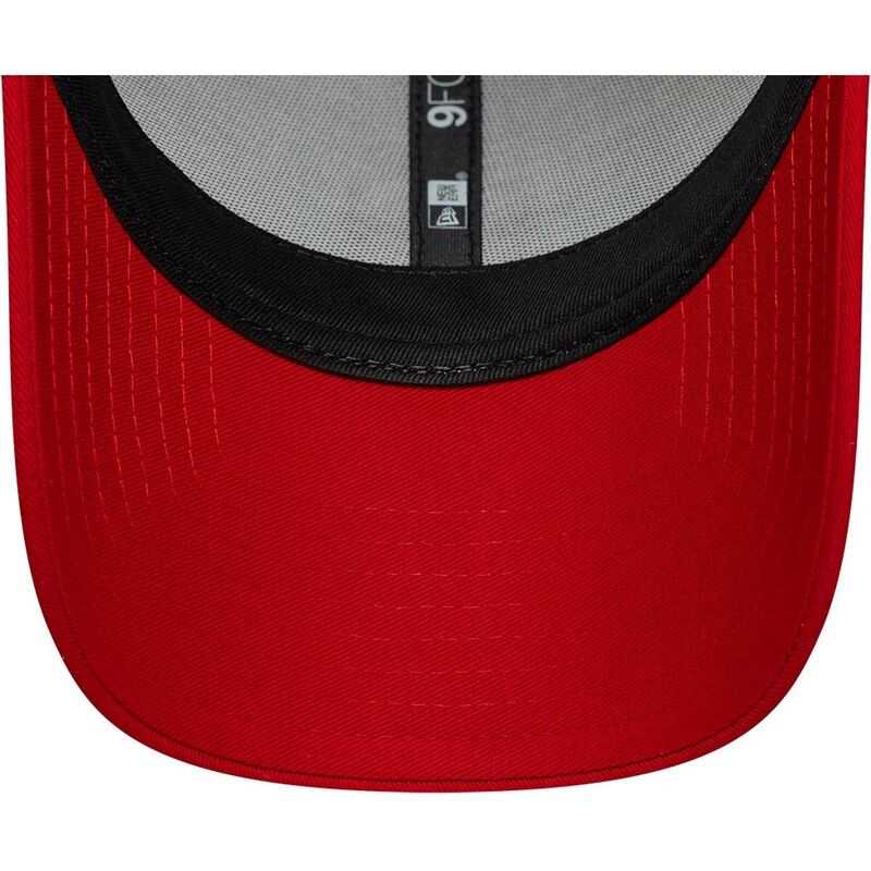 bone-curvo-bege-e-vermelho-ajustavel-para-mulheres-9forty-contrast-da-manchester-united-football-club-premier-league-da-new-era