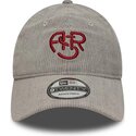 bone-curvo-cinza-ajustavel-com-logo-vermelho-9twenty-fleck-cord-da-associazione-sportiva-roma-serie-a-da-new-era