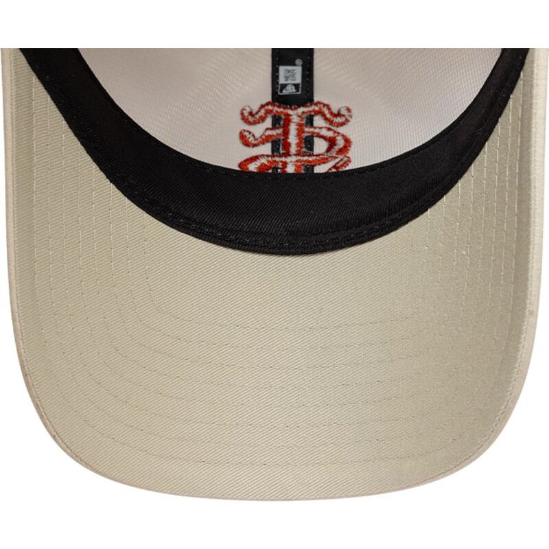 bone-curvo-bege-ajustavel-com-logo-vermelho-9twenty-faux-suede-da-stade-toulousain-top-14-da-new-era bone-curvo-bege-ajustavel-com-logo-vermelho-9twenty-faux-suede-da-stade-toulousain-top-14-da-new-era