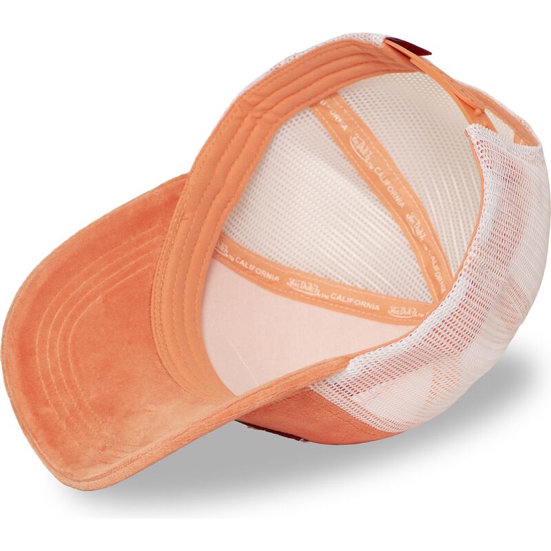 bone-trucker-laranja-e-branco-kylie-pe-da-von-dutch