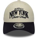 bone-curvo-bege-e-azul-marinho-ajustavel-9forty-m-crown-wordmark-da-buffalo-new-york-da-new-era