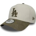 bone-curvo-verde-e-bege-snapback-com-logo-verde-e-frame-suede-visor-da-los-angeles-dodgers-mlb-da-new-era