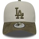 bone-curvo-verde-e-bege-snapback-com-logo-verde-e-frame-suede-visor-da-los-angeles-dodgers-mlb-da-new-era
