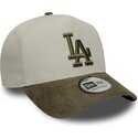 bone-curvo-verde-e-bege-snapback-com-logo-verde-e-frame-suede-visor-da-los-angeles-dodgers-mlb-da-new-era