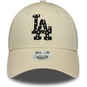 bone-curvo-bege-ajustavel-para-mulheres-com-logo-preto-9forty-infill-da-los-angeles-dodgers-mlb-da-new-era
