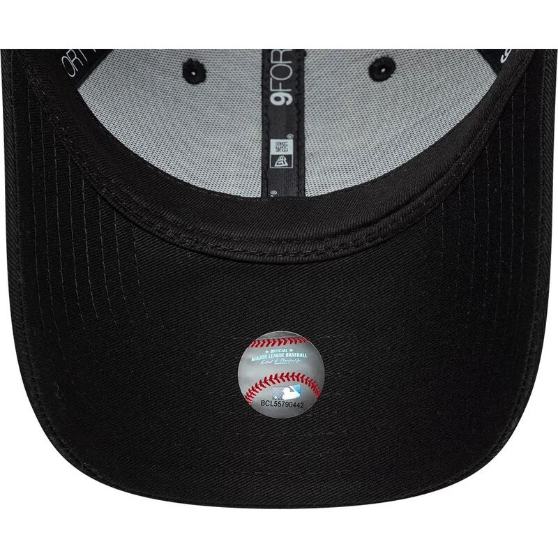 bone-curvo-preto-ajustavel-para-mulheres-com-logo-bege-9forty-infill-da-new-york-yankees-mlb-da-new-era