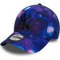 bone-curvo-multicolor-snapback-para-crianca-com-logo-preto-9forty-all-over-print-space-da-new-york-yankees-mlb-da-new-era