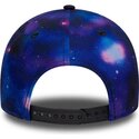 bone-curvo-multicolor-snapback-para-crianca-com-logo-preto-9forty-all-over-print-space-da-new-york-yankees-mlb-da-new-era