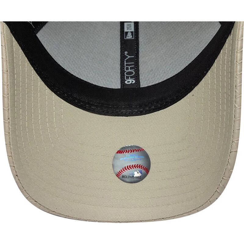 bone-curvo-bege-ajustavel-com-logo-bege-9forty-pu-weave-da-new-york-yankees-mlb-da-new-era
