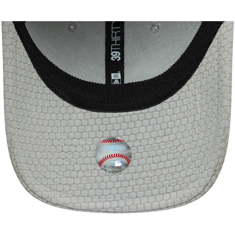 bone-curvo-cinza-justo-com-logo-branco-39thirty-stretch-mesh-da-new-york-yankees-mlb-da-new-era