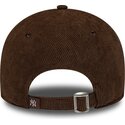bone-curvo-castanho-ajustavel-para-mulheres-9twenty-cord-script-da-new-york-yankees-mlb-da-new-era