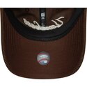 bone-curvo-castanho-ajustavel-para-mulheres-9twenty-cord-script-da-new-york-yankees-mlb-da-new-era