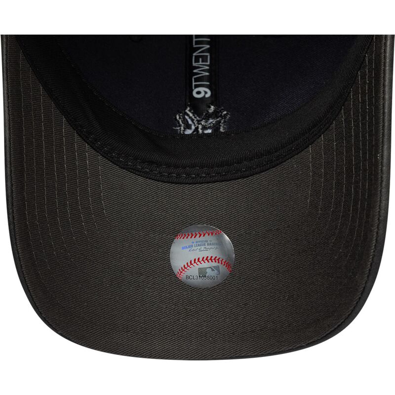 bone-curvo-preto-ajustavel-para-mulheres-com-logo-preto-9twenty-washed-pu-da-new-york-yankees-mlb-da-new-era
