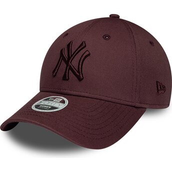 Boné curvo grená ajustável para mulheres com logo grená 9FORTY League Essential da New York Yankees MLB da New Era