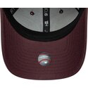 bone-curvo-grena-ajustavel-para-mulheres-com-logo-grena-9forty-league-essential-da-new-york-yankees-mlb-da-new-era