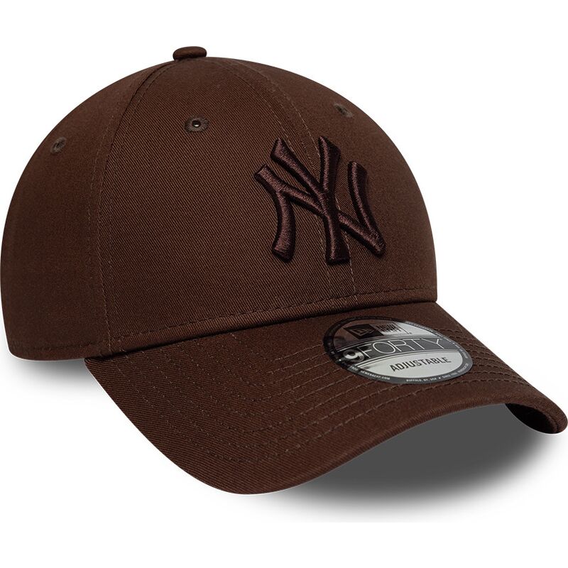 bone-curvo-castanho-escuro-ajustavel-com-logo-castanho-9forty-league-essential-da-new-york-yankees-mlb-da-new-era