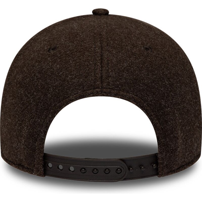 bone-curvo-castanho-snapback-com-logo-castanho-9forty-winter-da-new-york-yankees-mlb-da-new-era