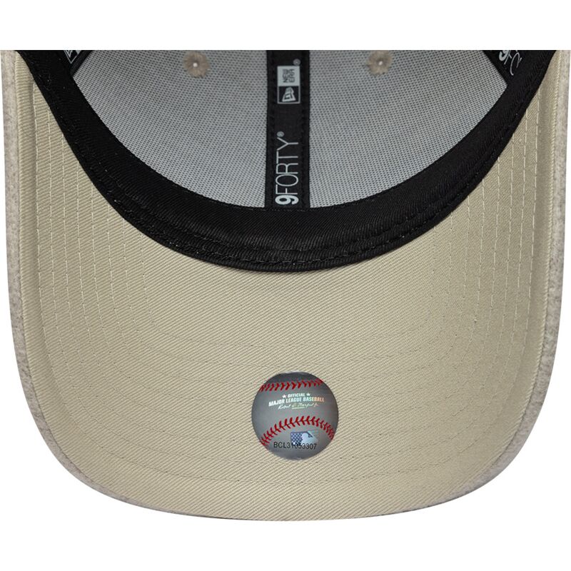 bone-curvo-bege-snapback-com-logo-bege-9forty-winter-da-los-angeles-dodgers-mlb-da-new-era