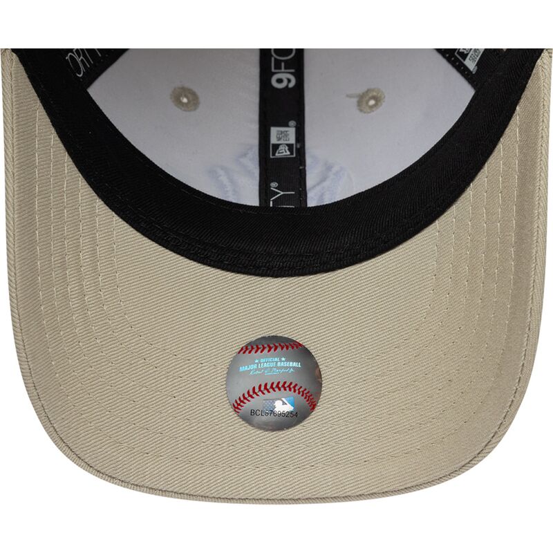 bone-curvo-bege-ajustavel-com-logo-azul-9forty-monster-icon-da-new-york-yankees-mlb-da-new-era