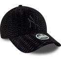 bone-curvo-preto-ajustavel-para-mulheres-com-logo-preto-9forty-velour-da-new-york-yankees-mlb-da-new-era